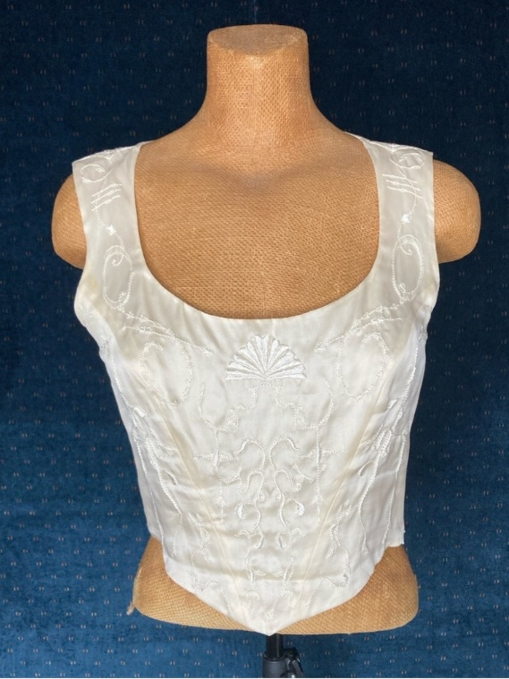 Vintage TAHARI 100% Silk Embroidered Structured Shell Top, Coquette/Bridal Top
